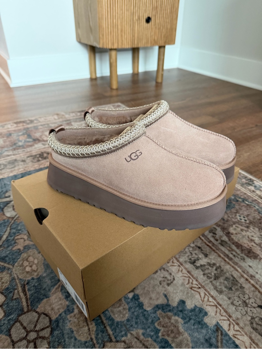 BRAND NEW UGG Womenās Platform Slip-On Clog
